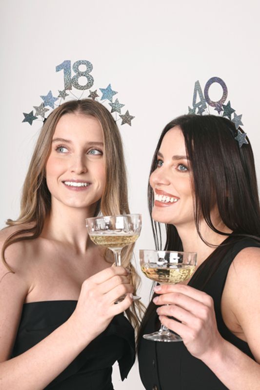 Hårbøyle «18» med stjerner, sølv